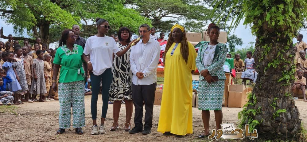الجامعة اللبنانية الثقافية فرع أبيدجان تواصل دعمها التربوي بتوزيع مستلزمات مدرسية في عدد من المناطق
