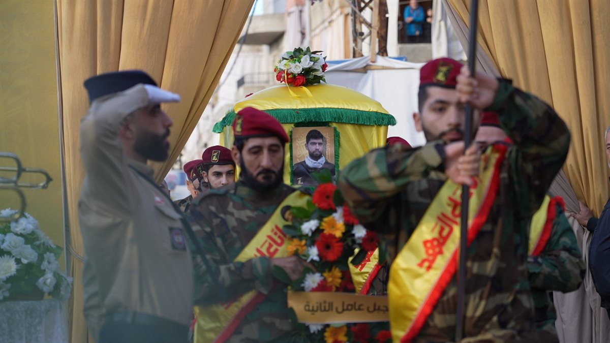 حزب الله يشيع الشهيد المجاهد علي فادي محسن بموكب مهيب في بلدة تول الجنوبية