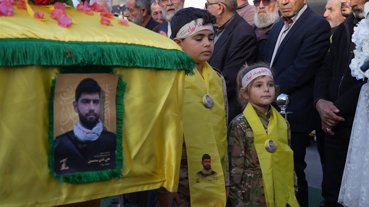 حزب الله يشيع الشهيد المجاهد علي فادي محسن بموكب مهيب في بلدة تول الجنوبية