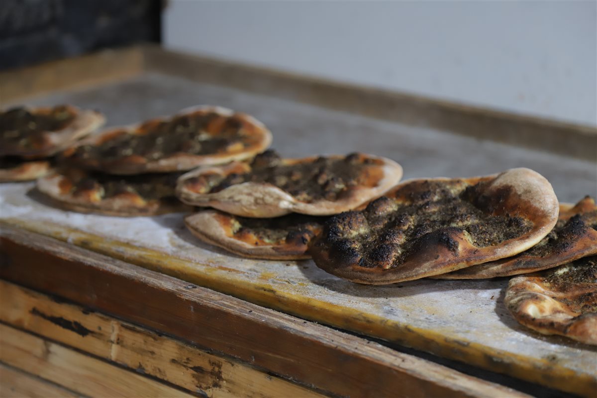 بعدما احرقته النيران قبل ايام .... فرن عوض الى العمل من جديد !