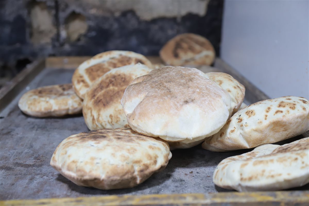 بعدما احرقته النيران قبل ايام .... فرن عوض الى العمل من جديد !