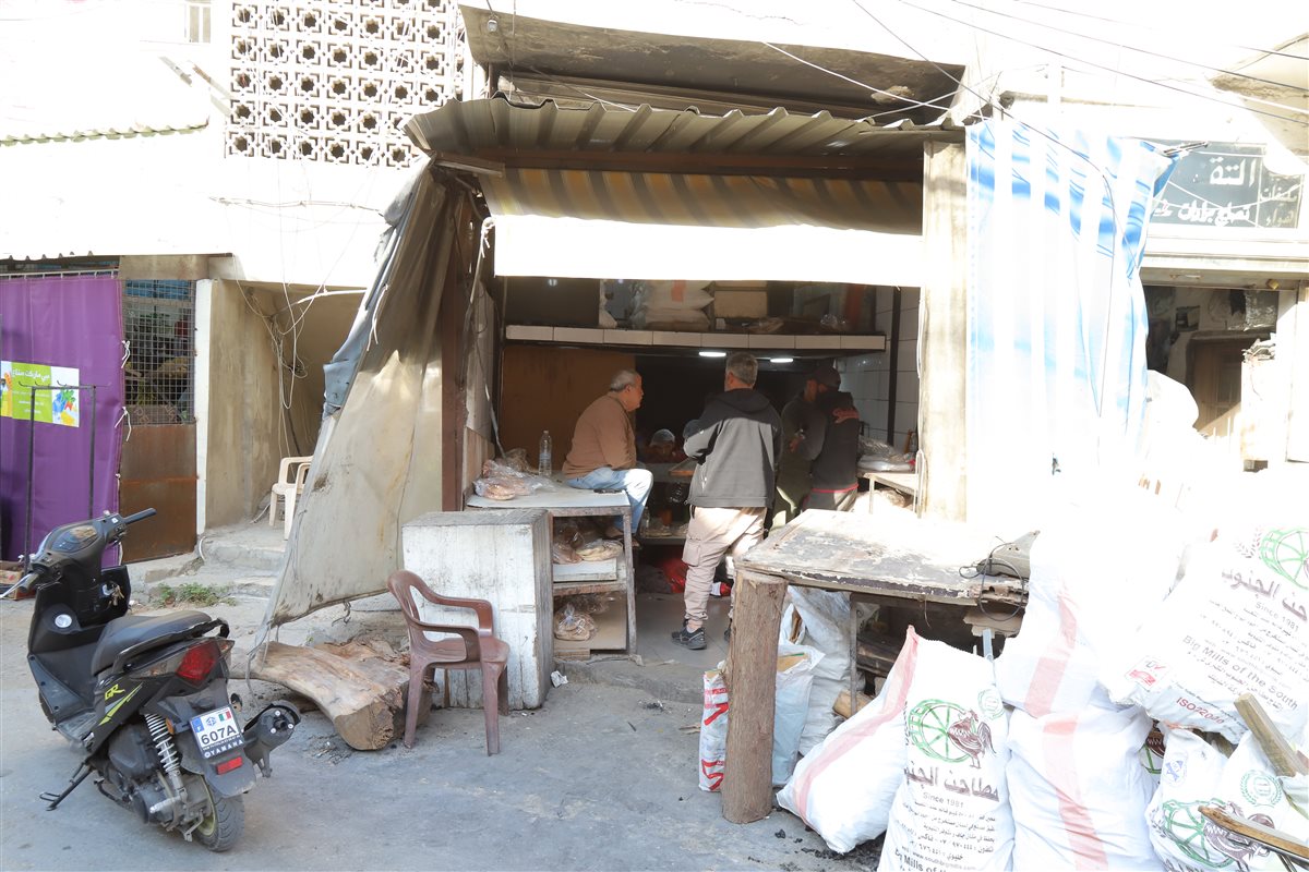 بعدما احرقته النيران قبل ايام .... فرن عوض الى العمل من جديد !