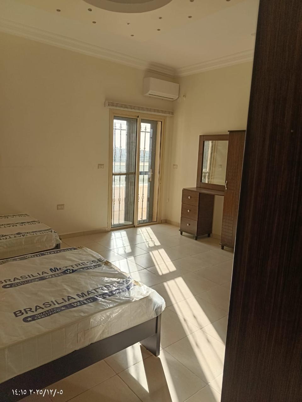 بالصور: فيلا مميزة ٣ طوابق للبيع في منطقة برج بعلبكي