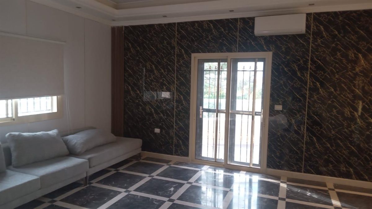 بالصور: فيلا مميزة ٣ طوابق للبيع في منطقة برج بعلبكي