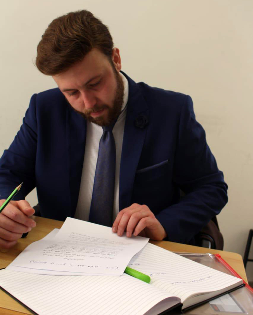 ما يعانيه التلميذ..يعاينه الأستاذ ...... بقلم الأستاذ حسين سهيل قرعوني