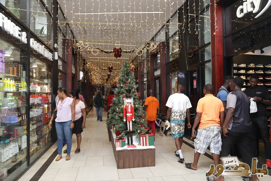 بريما سنتر في أبيدجان يتألق بزينة الأعياد ويستقطب آلاف الزوار!
