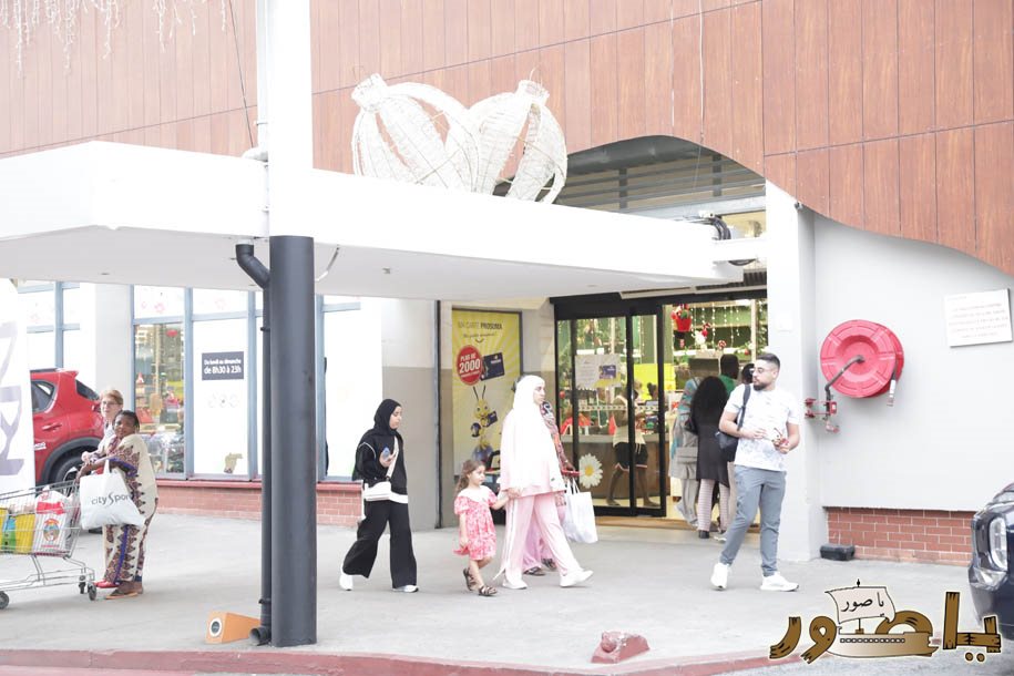 بريما سنتر في أبيدجان يتألق بزينة الأعياد ويستقطب آلاف الزوار!