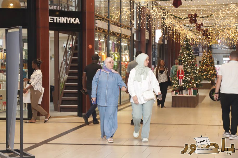 بريما سنتر في أبيدجان يتألق بزينة الأعياد ويستقطب آلاف الزوار!