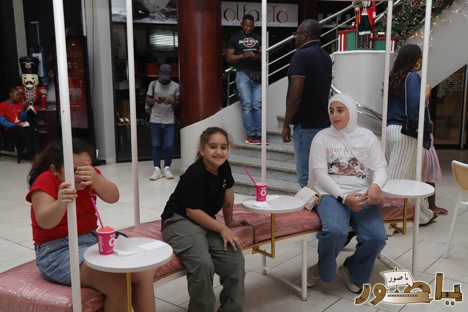 بريما سنتر في أبيدجان يتألق بزينة الأعياد ويستقطب آلاف الزوار!
