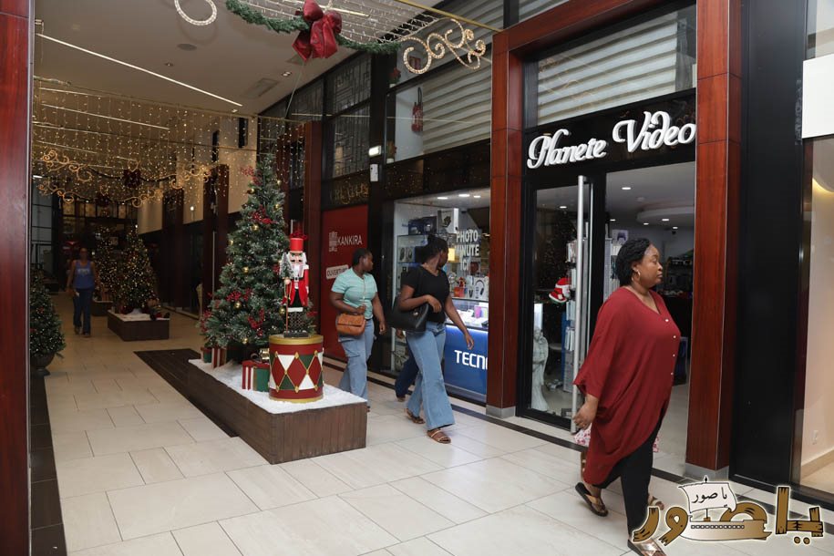 بريما سنتر في أبيدجان يتألق بزينة الأعياد ويستقطب آلاف الزوار!