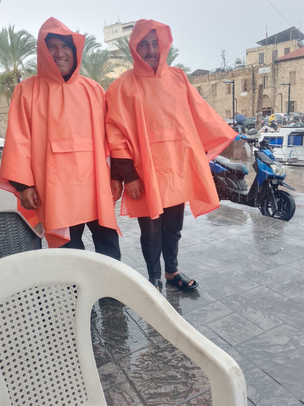 نقابة صيادي الأسماك في صور توزع سترات شتوية مقدمة من المهندس ناصيف سقلاوي