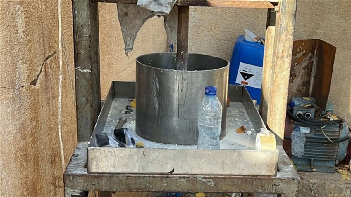 بالصور: هنا تصنع المخدرات!