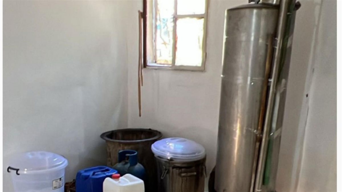 بالصور: هنا تصنع المخدرات!