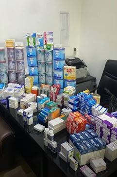 بالصور: مخبأة بطريقة احترافية... الجمارك توقف آلية محملة بأدوية مخفية للتهريب!