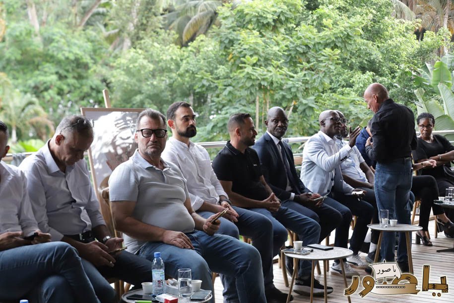 بالصور من أبيدجان: آل الخليل يتقبلون التعازي بالسفير خليل الخليل في مجلس عزاء مهيب