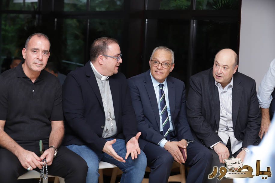 بالصور من أبيدجان: آل الخليل يتقبلون التعازي بالسفير خليل الخليل في مجلس عزاء مهيب