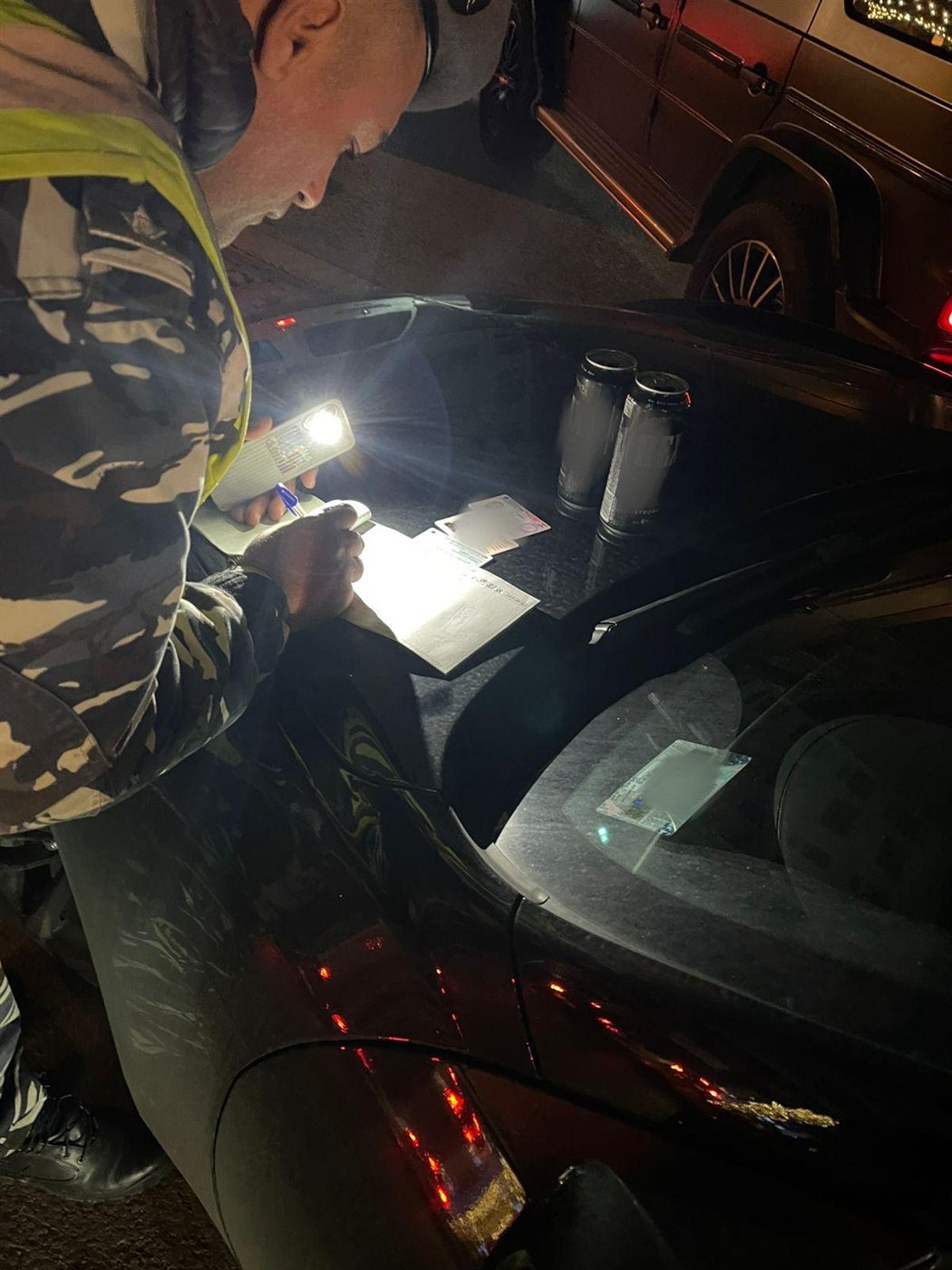 بالصور- حواجز أمنية لقياس نسبة الكحول لدى السائقين!