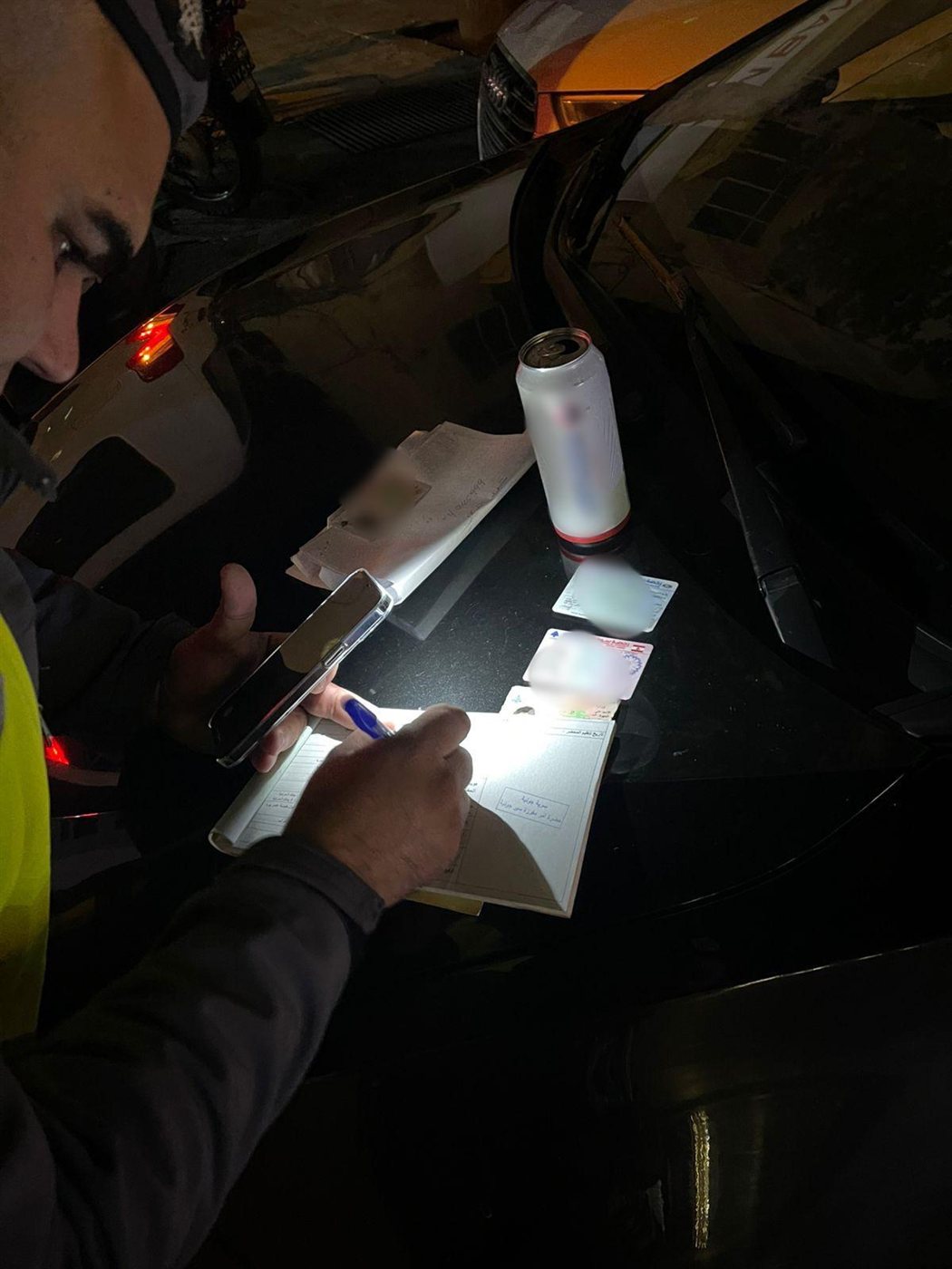 بالصور- حواجز أمنية لقياس نسبة الكحول لدى السائقين!