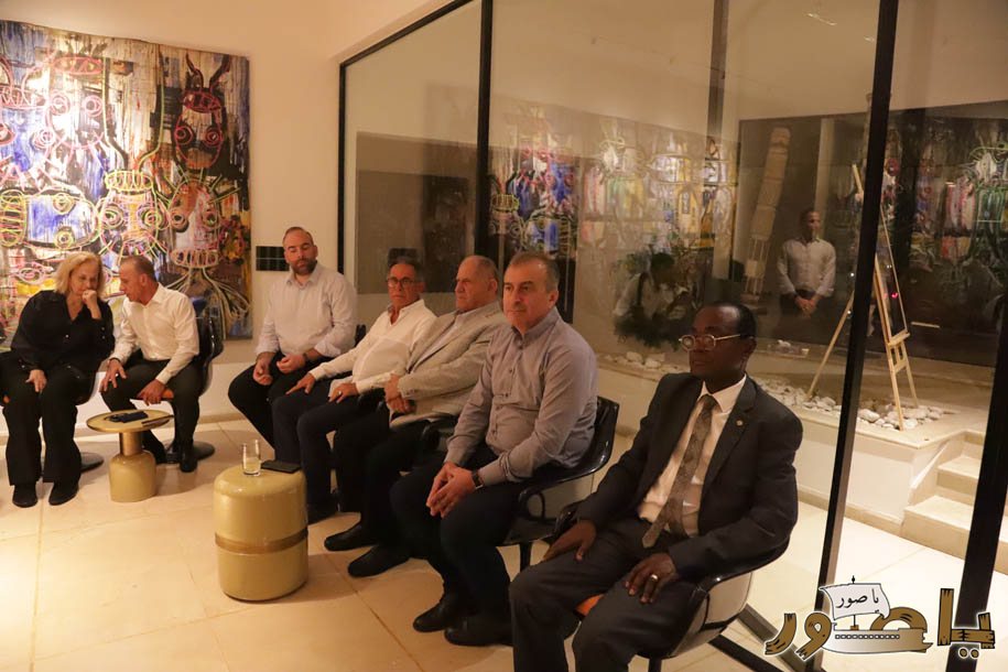 بالصور من أبيدجان: آل الخليل يتقبلون التعازي بالسفير خليل الخليل في مجلس عزاء مهيب