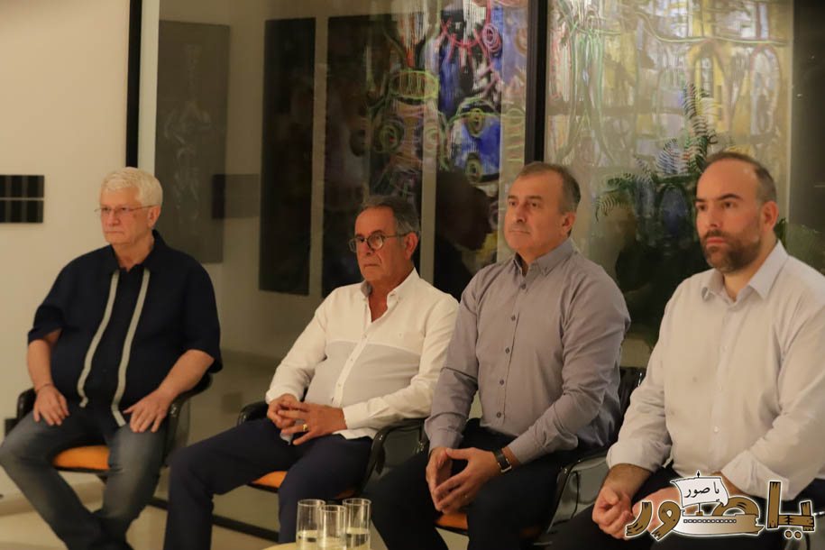 بالصور من أبيدجان: آل الخليل يتقبلون التعازي بالسفير خليل الخليل في مجلس عزاء مهيب