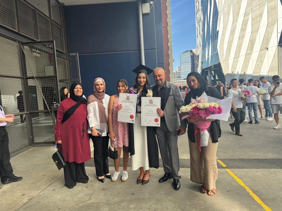 بكالوريوس في العلوم التطبيقية و بكالوريوس في العلوم الصحية لابنة مدينة صور سيلين عماد قدسي