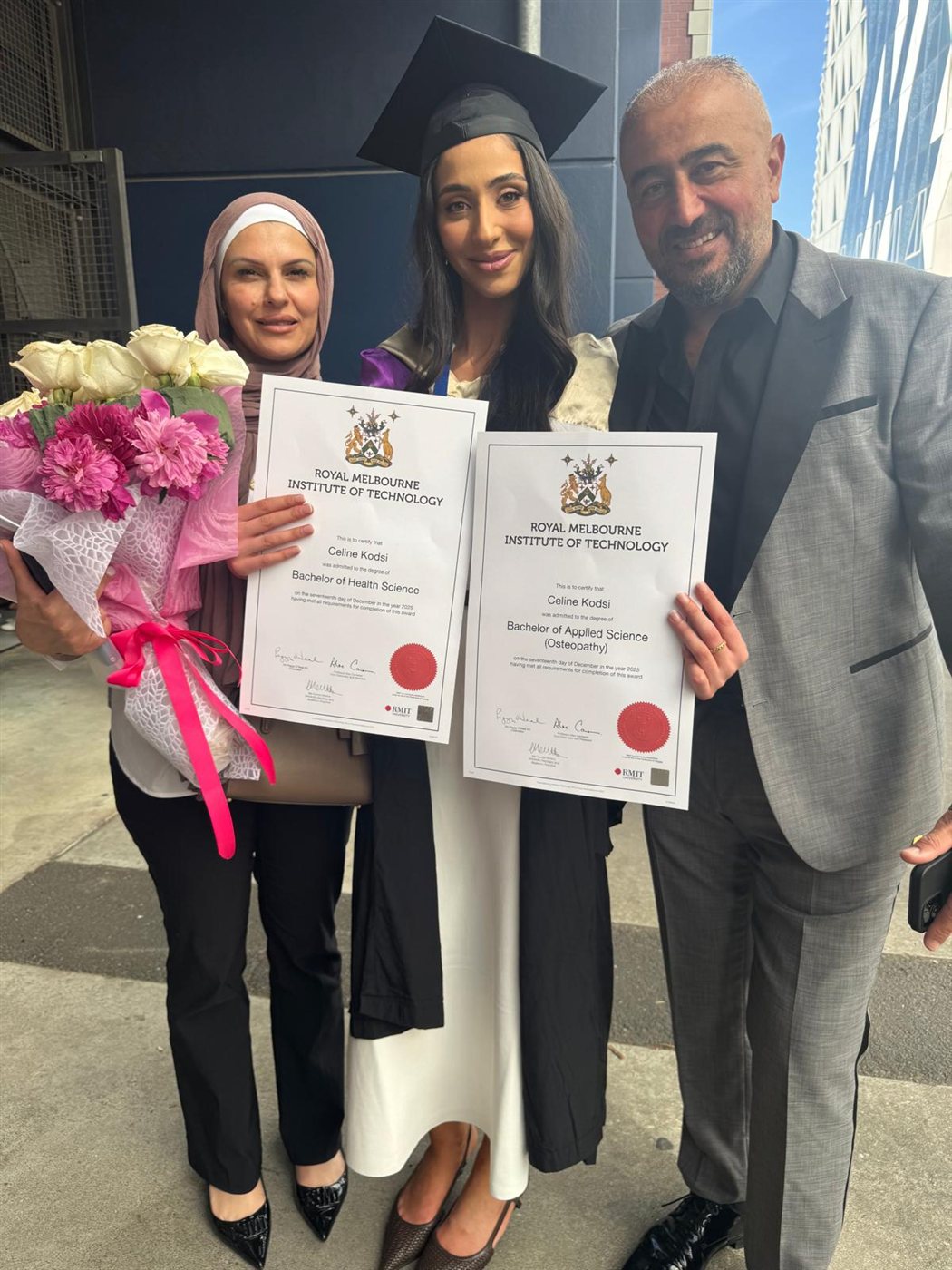 بكالوريوس في العلوم التطبيقية و بكالوريوس في العلوم الصحية لابنة مدينة صور سيلين عماد قدسي