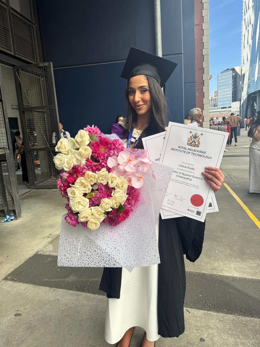 بكالوريوس في العلوم التطبيقية و بكالوريوس في العلوم الصحية لابنة مدينة صور سيلين عماد قدسي