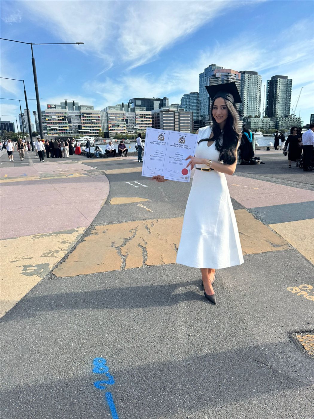 بكالوريوس في العلوم التطبيقية و بكالوريوس في العلوم الصحية لابنة مدينة صور سيلين عماد قدسي