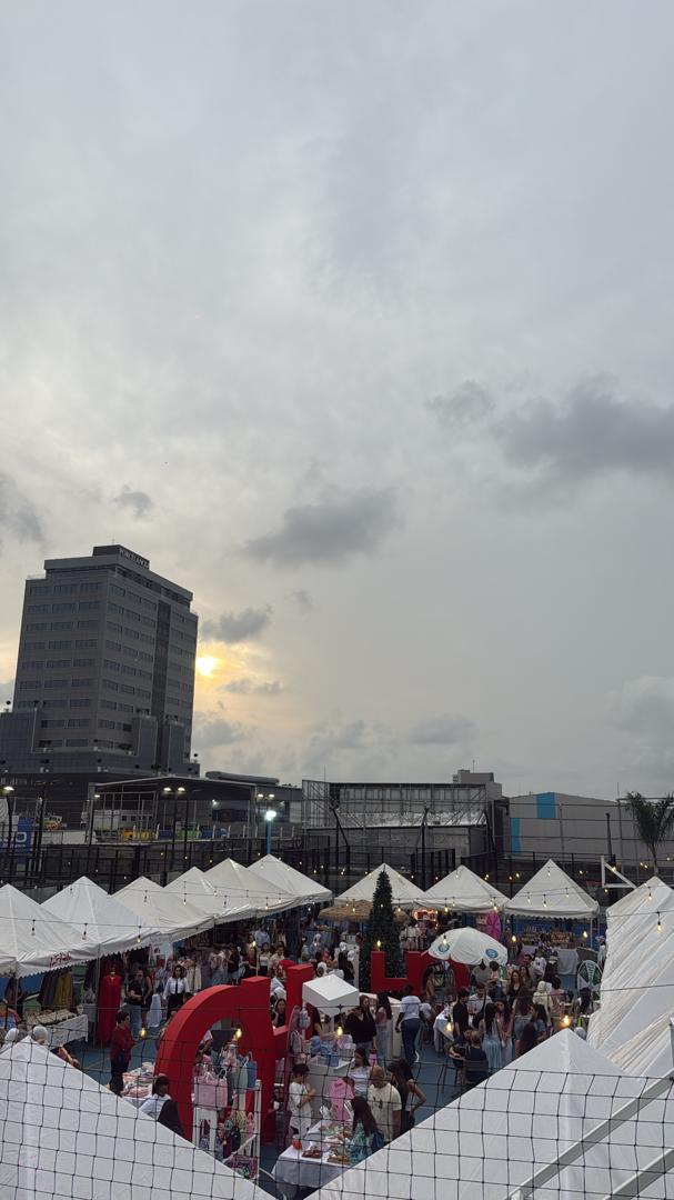 أجواء العيد مستمرة في March de No l إيليت: لا تفوتوا آخر 4 أيام!