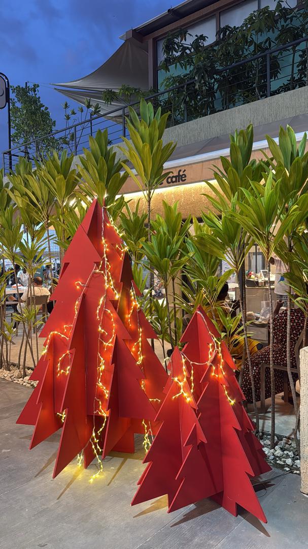 أجواء العيد مستمرة في March de No l إيليت: لا تفوتوا آخر 4 أيام!