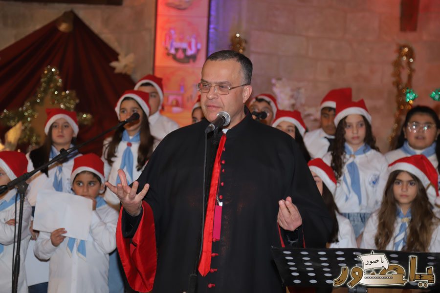 بالصور: رسيتال ميلادي حاشد في كاتدرائية سيدة البحار المارونية في صور