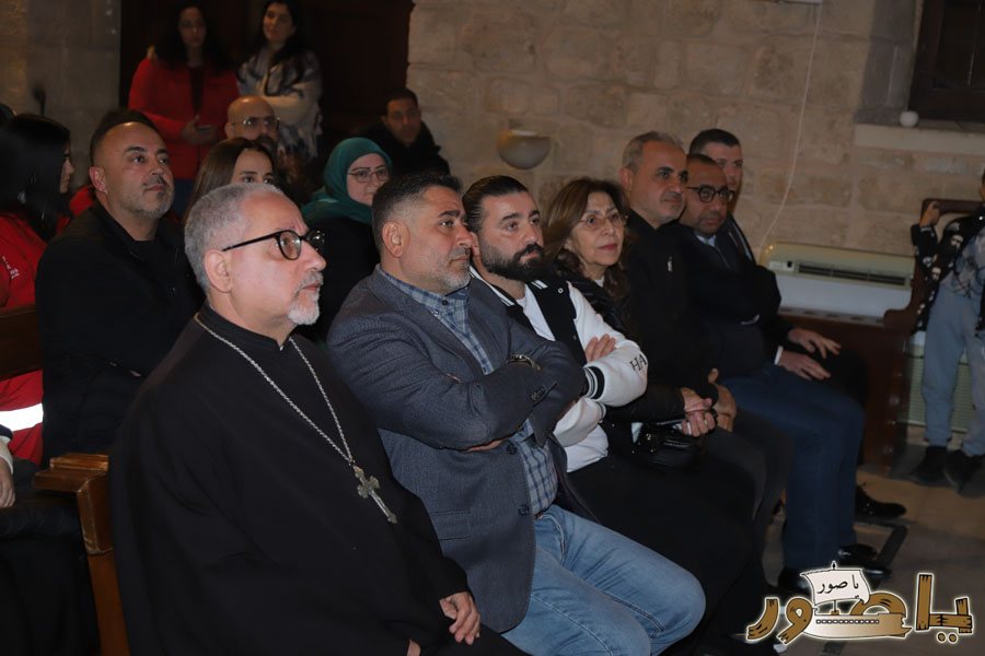 بالصور: رسيتال ميلادي حاشد في كاتدرائية سيدة البحار المارونية في صور