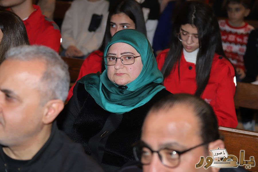 بالصور: رسيتال ميلادي حاشد في كاتدرائية سيدة البحار المارونية في صور