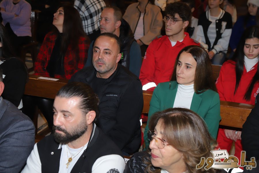 بالصور: رسيتال ميلادي حاشد في كاتدرائية سيدة البحار المارونية في صور