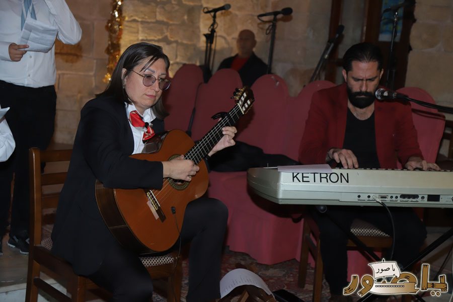 بالصور: رسيتال ميلادي حاشد في كاتدرائية سيدة البحار المارونية في صور