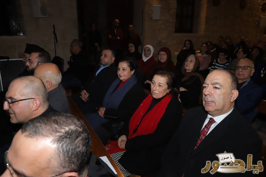 بالصور: رسيتال ميلادي حاشد في كاتدرائية سيدة البحار المارونية في صور