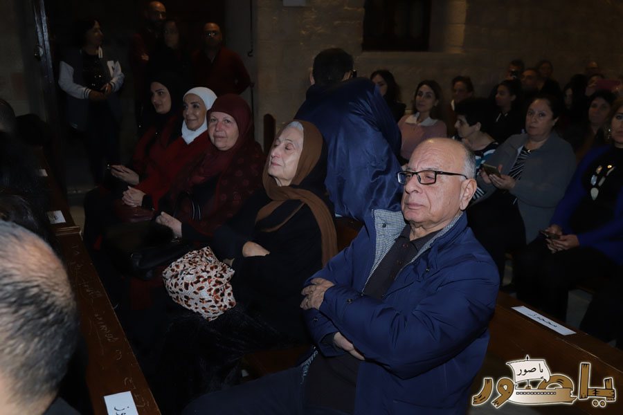 بالصور: رسيتال ميلادي حاشد في كاتدرائية سيدة البحار المارونية في صور