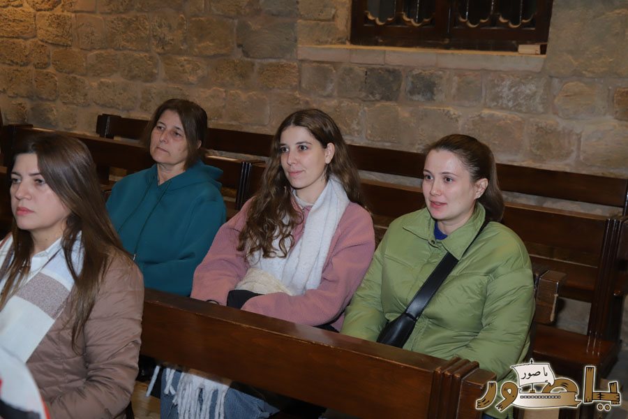 بالصور: رسيتال ميلادي حاشد في كاتدرائية سيدة البحار المارونية في صور