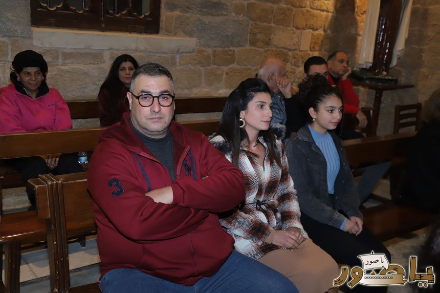 بالصور: رسيتال ميلادي حاشد في كاتدرائية سيدة البحار المارونية في صور
