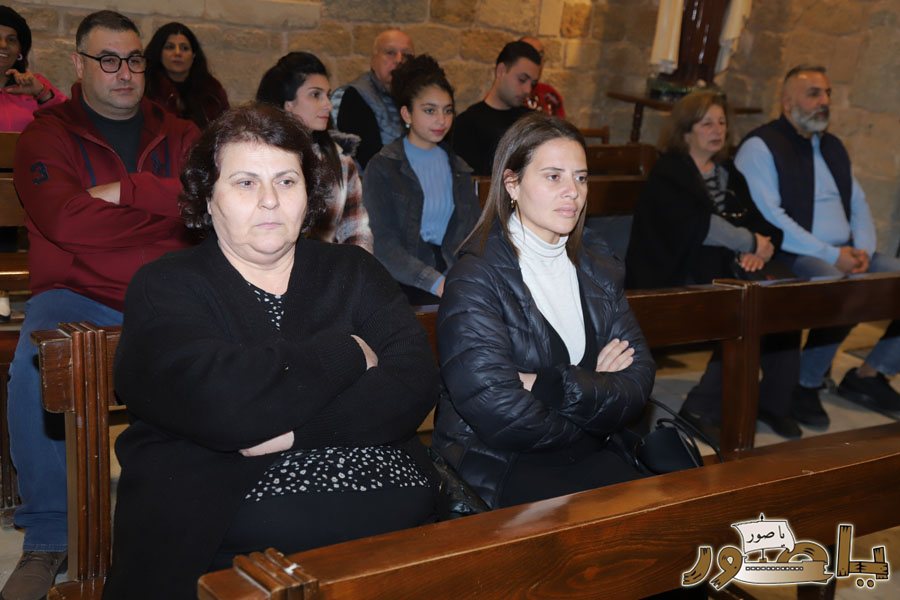 بالصور: رسيتال ميلادي حاشد في كاتدرائية سيدة البحار المارونية في صور