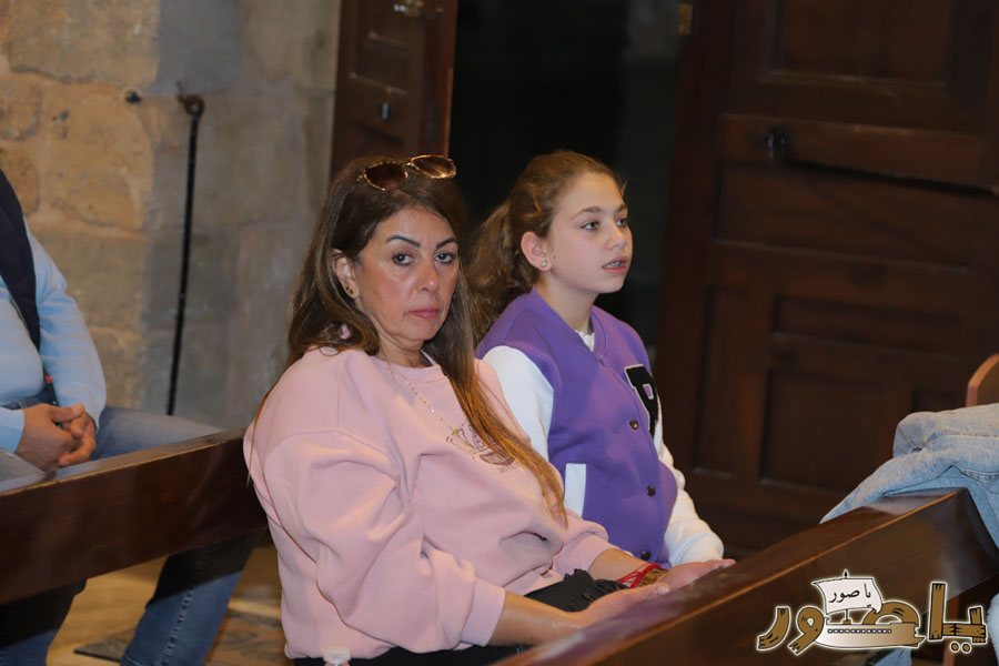 بالصور: رسيتال ميلادي حاشد في كاتدرائية سيدة البحار المارونية في صور