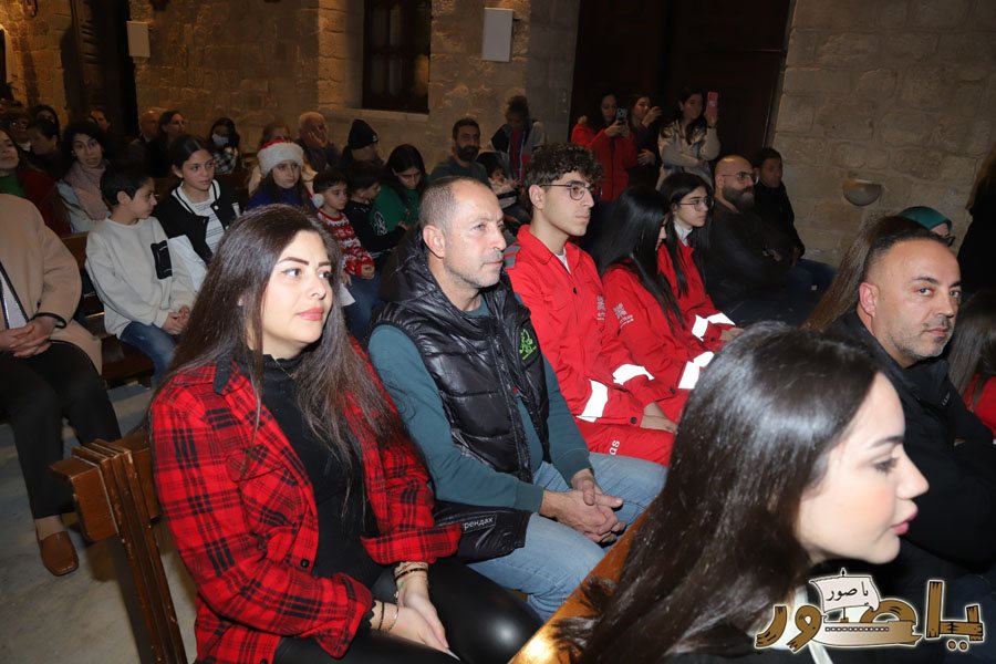 بالصور: رسيتال ميلادي حاشد في كاتدرائية سيدة البحار المارونية في صور