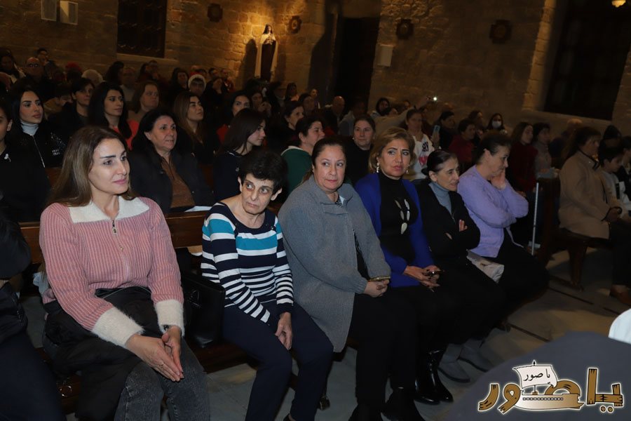 بالصور: رسيتال ميلادي حاشد في كاتدرائية سيدة البحار المارونية في صور