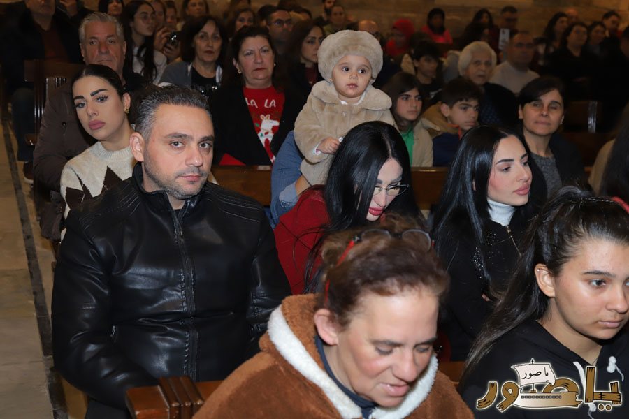 بالصور: رسيتال ميلادي حاشد في كاتدرائية سيدة البحار المارونية في صور