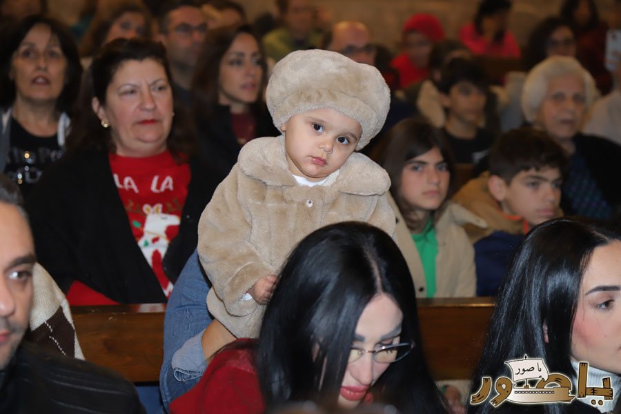 بالصور: رسيتال ميلادي حاشد في كاتدرائية سيدة البحار المارونية في صور