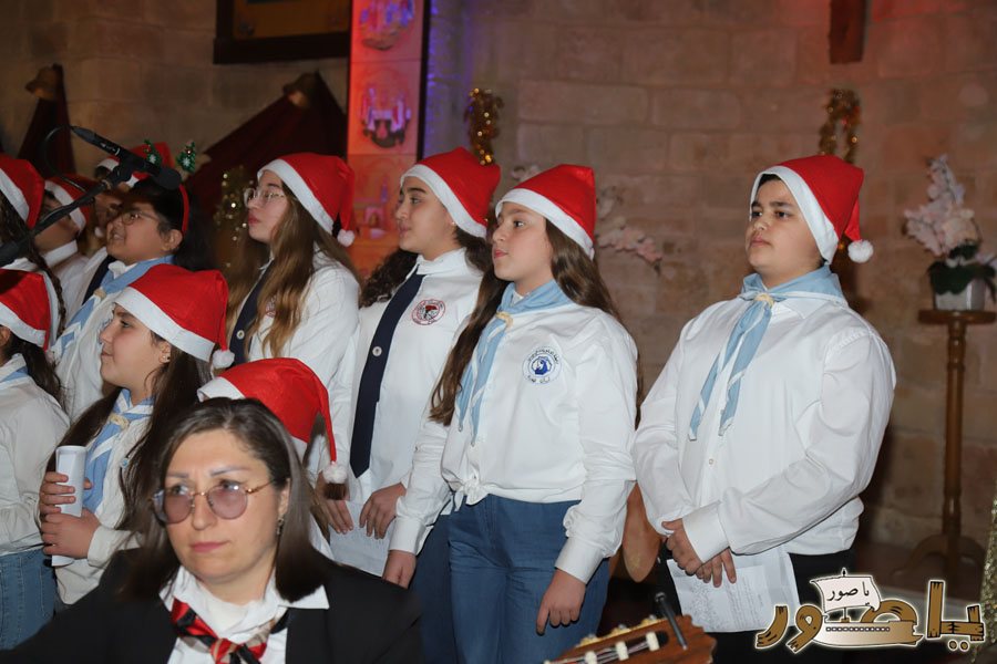 بالصور: رسيتال ميلادي حاشد في كاتدرائية سيدة البحار المارونية في صور