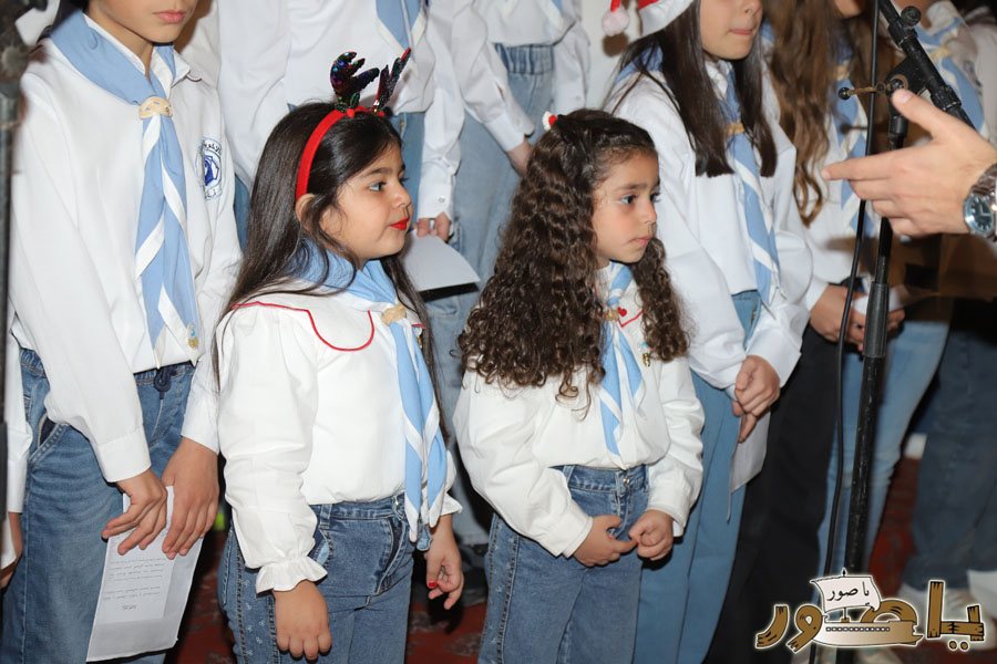 بالصور: رسيتال ميلادي حاشد في كاتدرائية سيدة البحار المارونية في صور