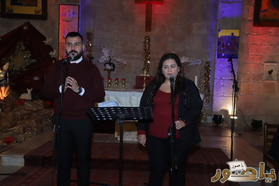 بالصور: رسيتال ميلادي حاشد في كاتدرائية سيدة البحار المارونية في صور