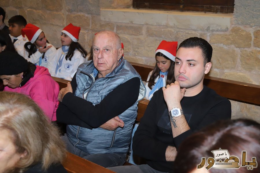 بالصور: رسيتال ميلادي حاشد في كاتدرائية سيدة البحار المارونية في صور