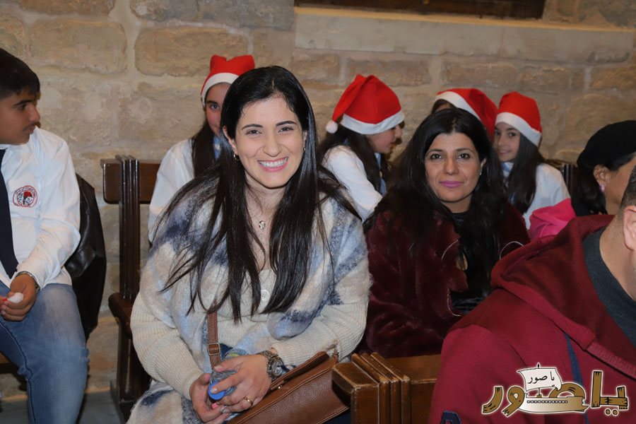 بالصور: رسيتال ميلادي حاشد في كاتدرائية سيدة البحار المارونية في صور